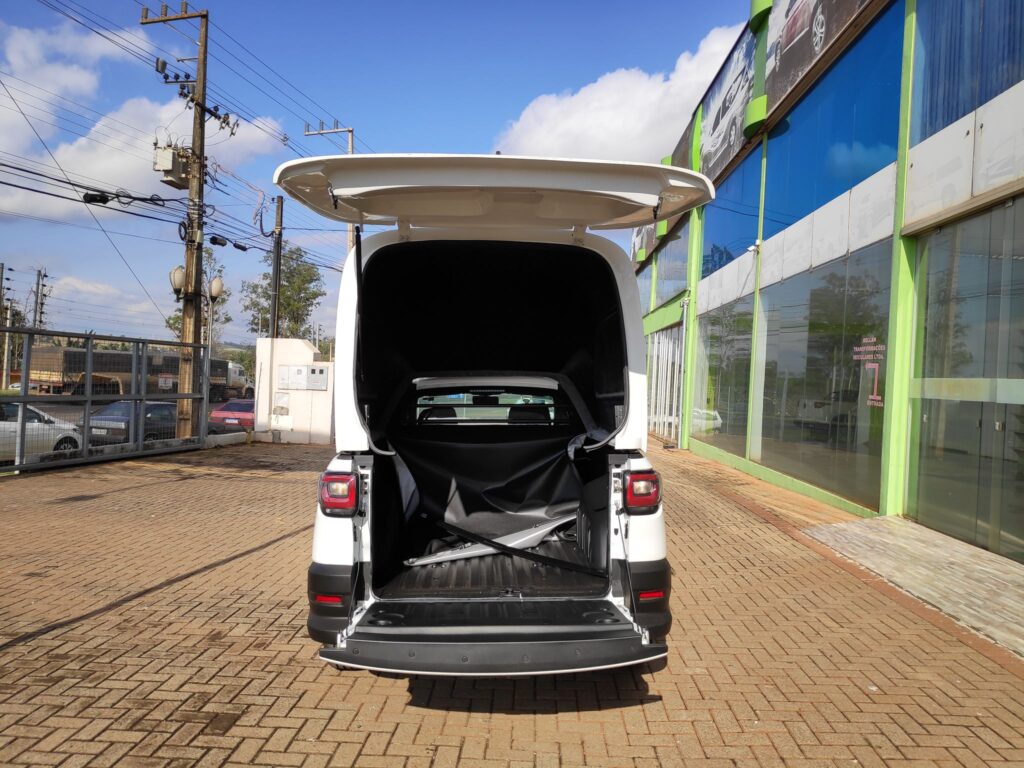 Capota de Fibra para Fiat Strada modelo carga alta.